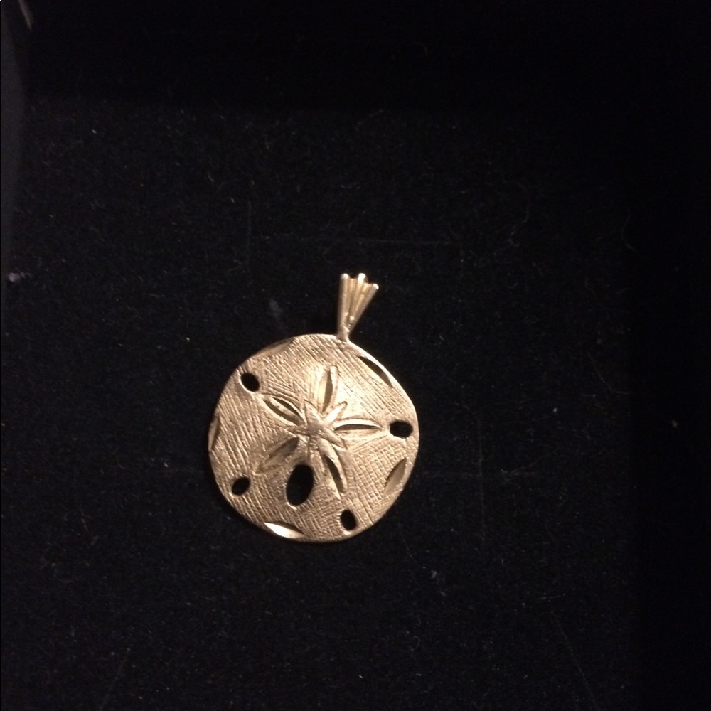 14kt Yellow Gold Sand Dollar Pendant